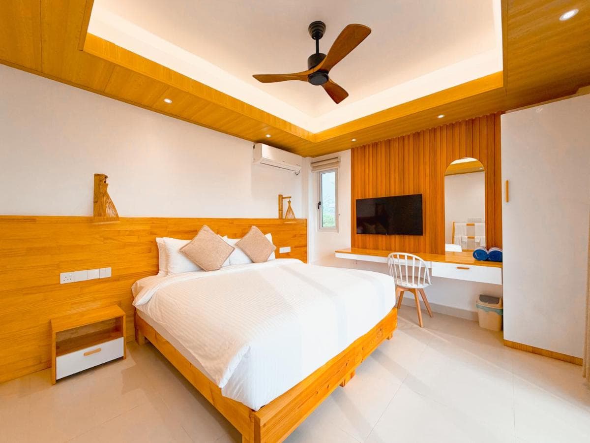 Standard Double or Twin Room with ceiling fan and desk